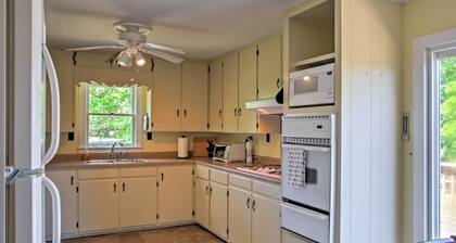 Secluded & Quiet Coastal Home: 1 Mile to Boat Ramp