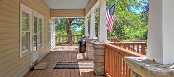 Secluded & Quiet Coastal Home: 1 Mile to Boat Ramp