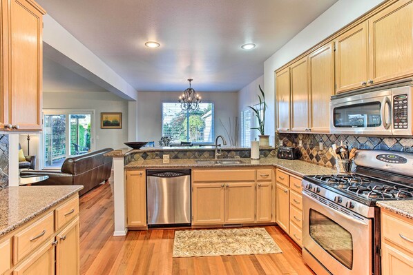 House (3 Bedrooms) | Interior - Tacoma Home w/ Garden + Pond ~ 3 Mi to Beach! (Tacoma)