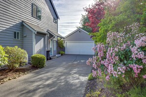 House (3 Bedrooms) | Interior - Tacoma Home w/ Garden + Pond ~ 3 Mi to Beach! (Tacoma)