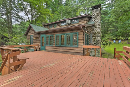 Steps to Lake: Tafton Cottage w/ Fire Pit & Grill