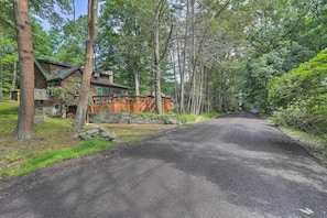 Cottage (3 Bedrooms) | Interior - Steps to Lake: Tafton Cottage w/ Fire Pit & Grill (Tafton)