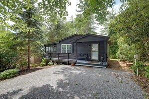 House (2 Bedrooms) | Interior - In Golf Community w/ Pool Access: Newland Cabin (Newland)