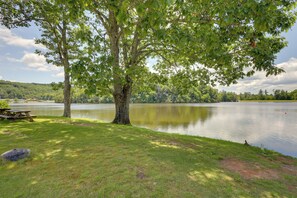 Interior - In Golf Community w/ Pool Access: Newland Cabin (Newland)