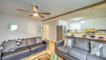 House (2 Bedrooms) | Interior