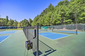 House (2 Bedrooms) | Interior - In Golf Community w/ Pool Access: Newland Cabin (Newland)