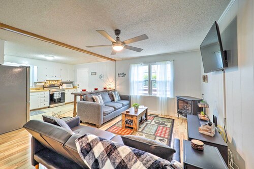 In Golf Community w/ Pool Access: Newland Cabin