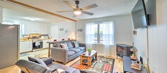 In Golf Community w/ Pool Access: Newland Cabin