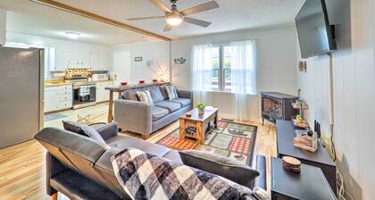 In Golf Community w/ Pool Access: Newland Cabin