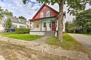 Interior - Updated Vintage Apartment < 1/2 Mi to Main St (Keene)