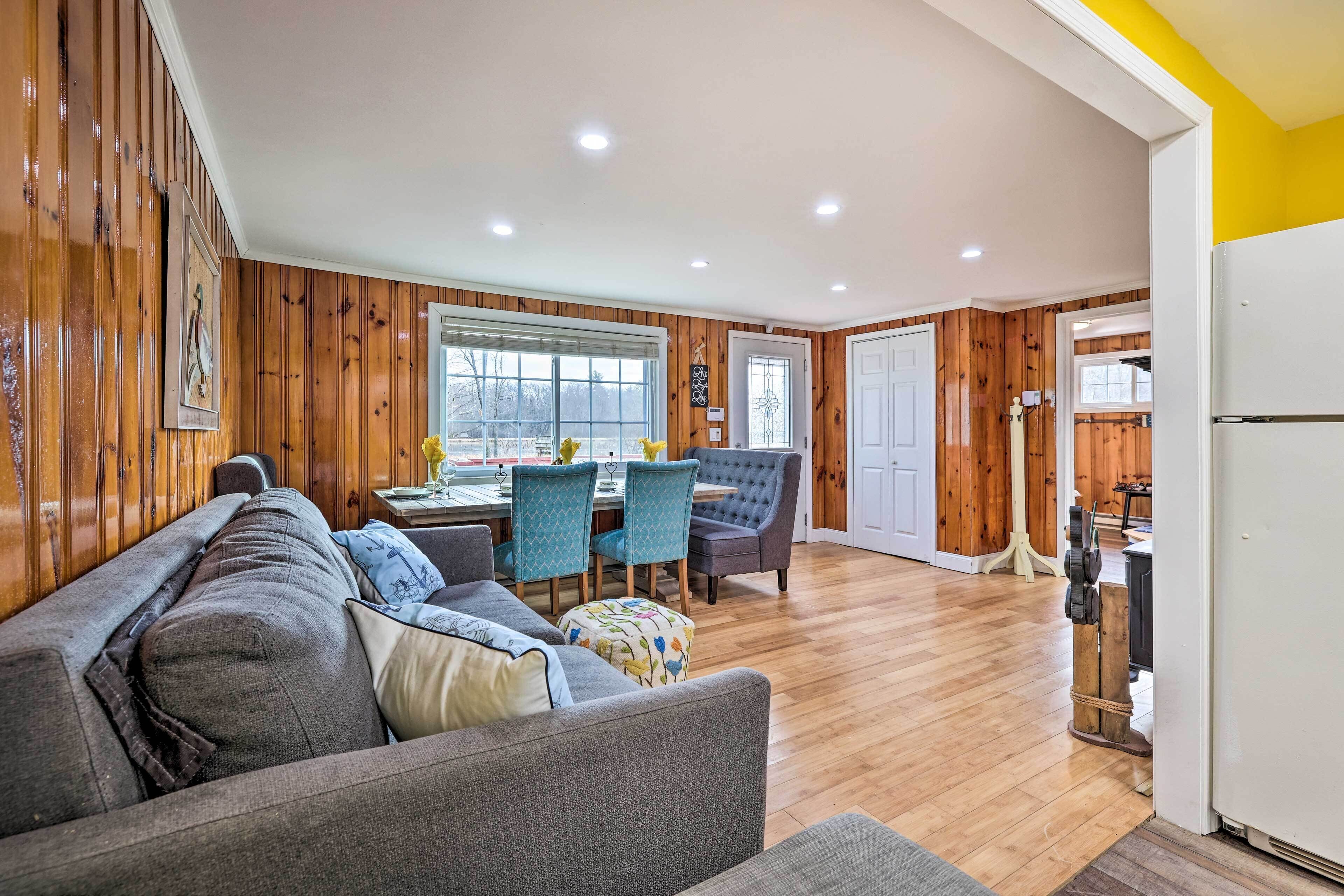 White Haven Lake Home w/ Kayaks & Cozy Fireplace!