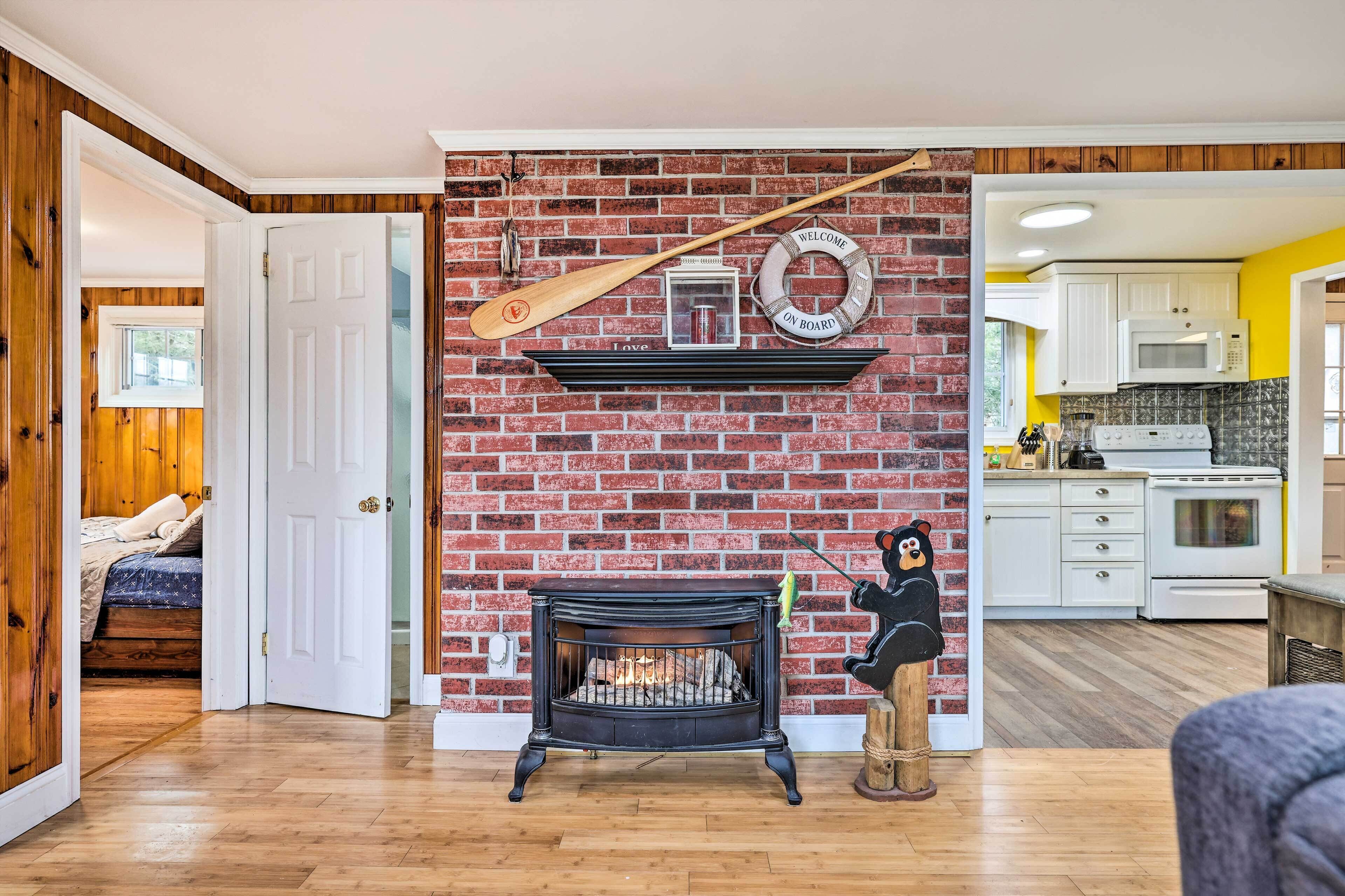 White Haven Lake Home w/ Kayaks & Cozy Fireplace!