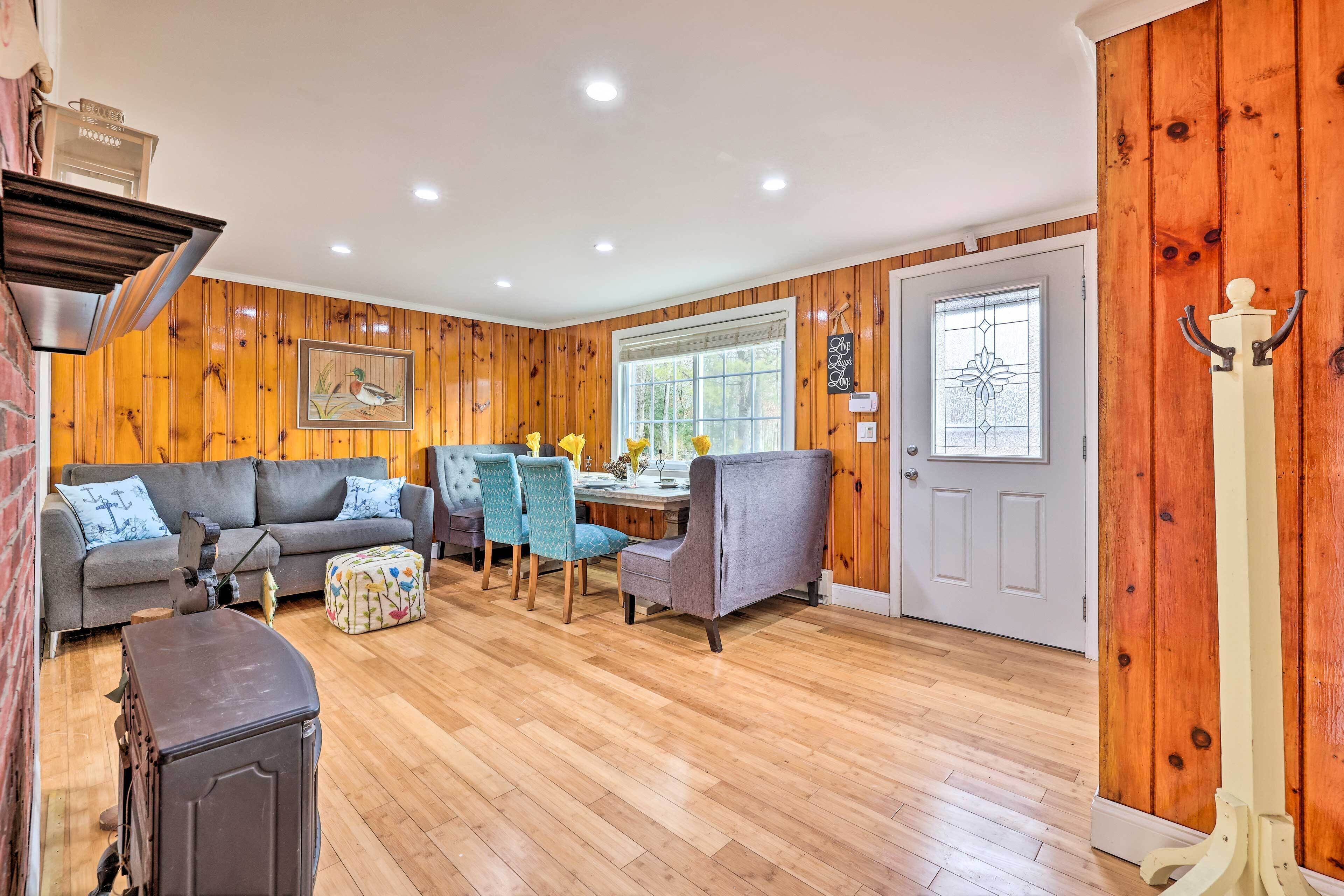 White Haven Lake Home w/ Kayaks & Cozy Fireplace!