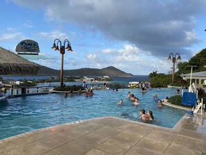 屋外プール、温水プール