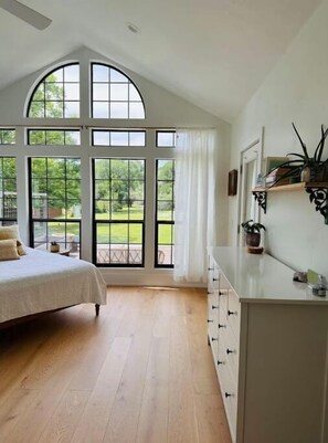 4 bedrooms, desk, iron/ironing board, travel crib - Lap Pool, Infrared Sauna & 1+ Acre in South Austin (Austin)