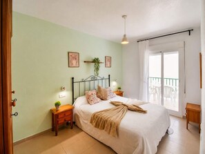 2 habitaciones, tabla de planchar con plancha y cuna de viaje 