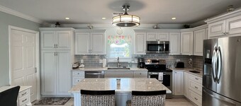 Keys Paradise 2-bedroom, 2-bath with heated pool & direct access to the Atlantic