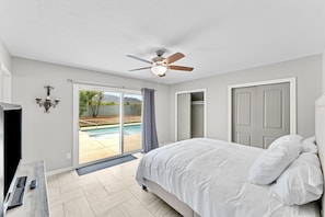 4 bedrooms, iron/ironing board, WiFi, bed sheets