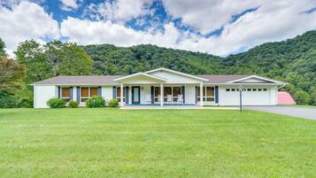 House (4 Bedrooms) | Front of property