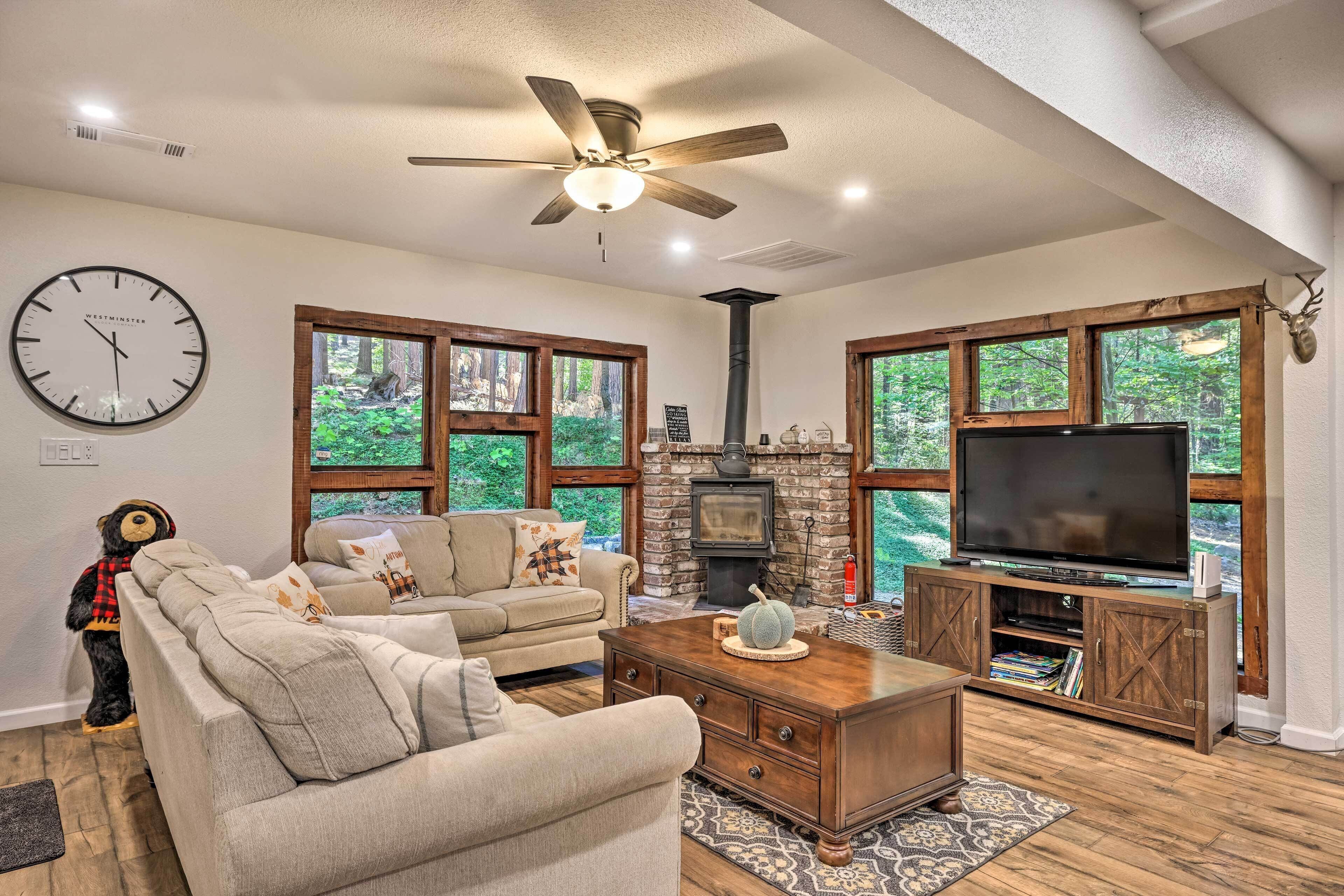 Arnold Home w/ Private Hot Tub + Fire Pit!