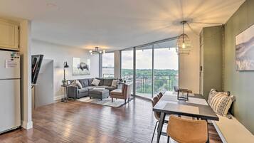 Apartment (2 Bedrooms) | Front of property