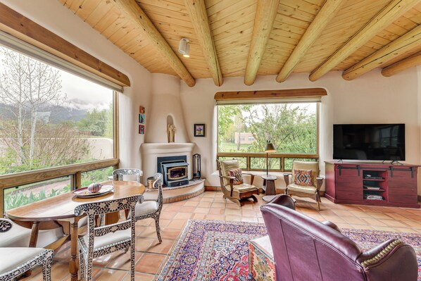 Interior - Arroyo Seco Adobe w/ Hot Tub Near Taos Ski Valley! (Arroyo Seco)