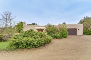 Interior - Arroyo Seco Adobe w/ Hot Tub Near Taos Ski Valley! (Arroyo Seco)