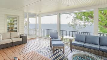 House (5 Bedrooms) | Interior