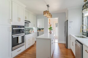 House (5 Bedrooms) | Interior