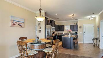 ุดูุฉ (2 Bedrooms) | ุงูู
ูุดุฃุฉ ู
ู ุงูุฏุงุฎู