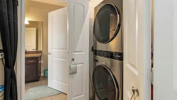 ุดูุฉ (2 Bedrooms) | ุงูู
ูุดุฃุฉ ู
ู ุงูุฏุงุฎู