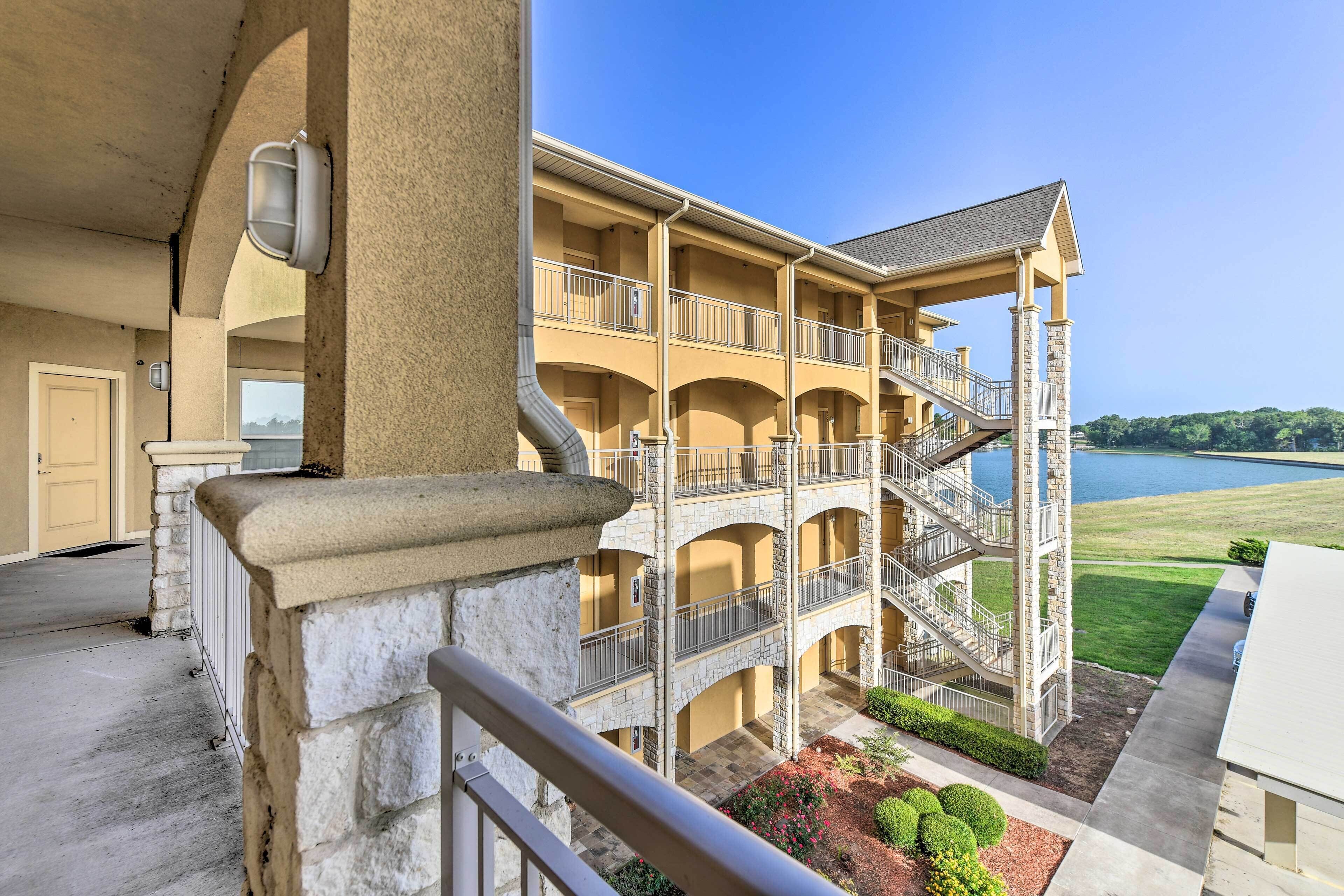 Beautiful Lakefront Condo w/ Outdoor Pool!