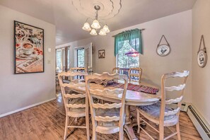 House (5 Bedrooms) | Interior