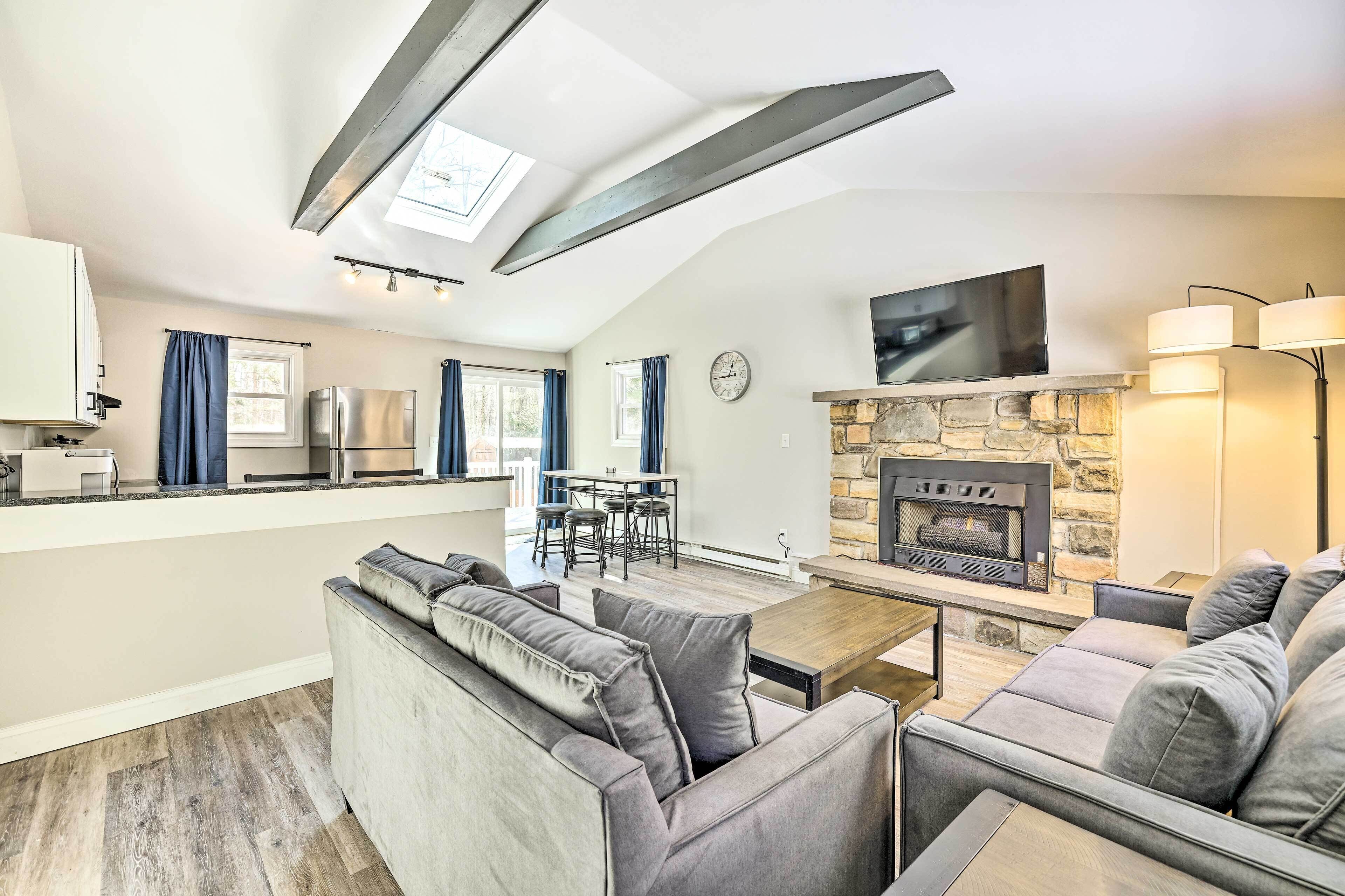 Arrowhead Lake Home w/ Hot Tub, 12 Mi to Ski!