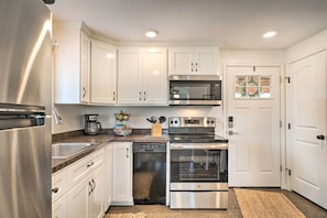 House (2 Bedrooms) | Interior - Cañon City Home: 15 Mi to Royal Gorge Bridge! (Canon City)