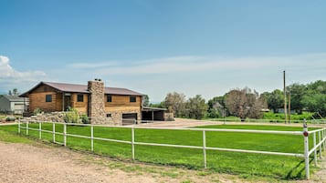 House (2 Bedrooms) | Property grounds