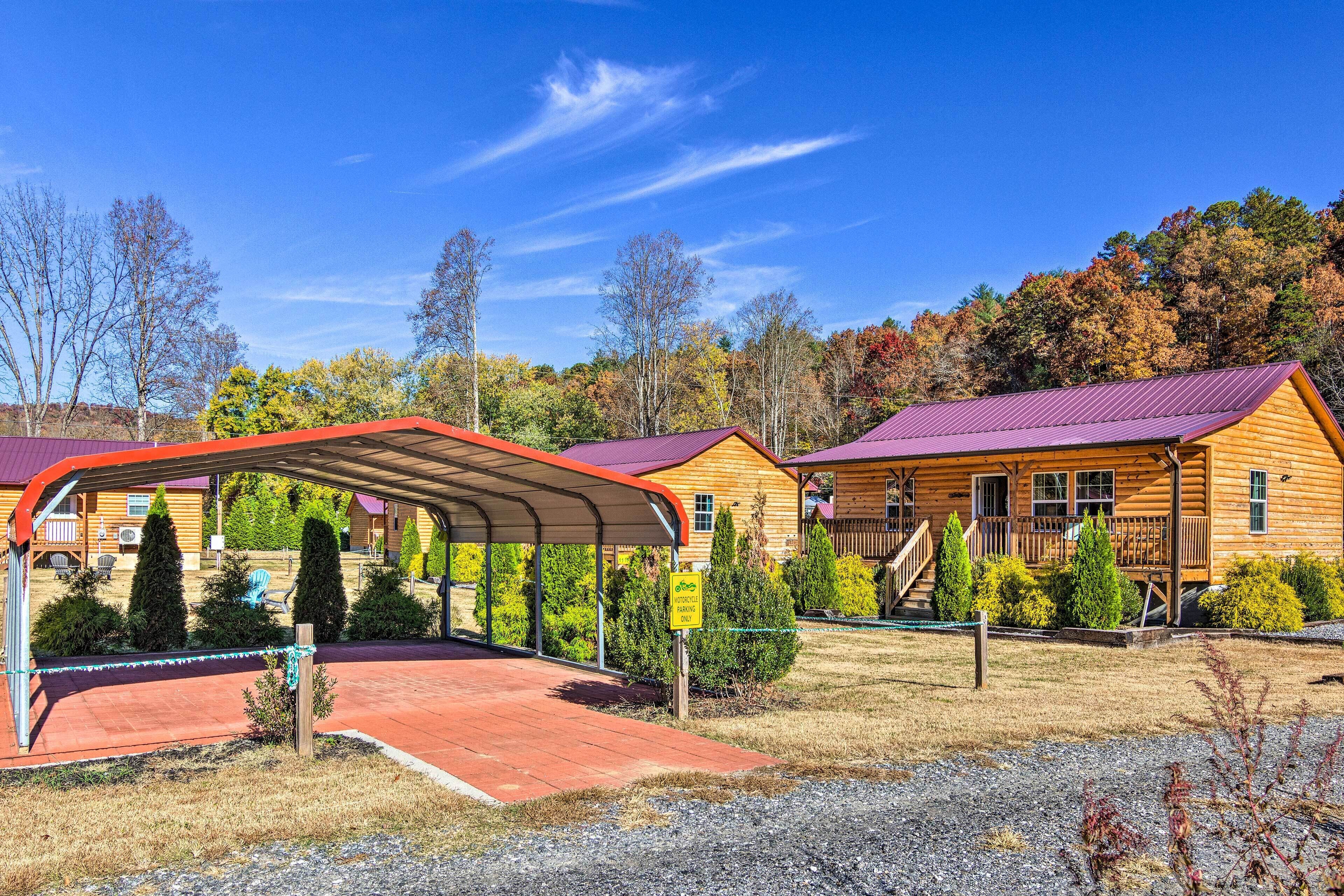 Cozy Smoky Mountain Cabin by Tuckasegee River!