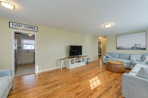 House (3 Bedrooms) | Interior - Brigantine Beach Home w/ Outdoor Shower & Grill! (Brigantine)