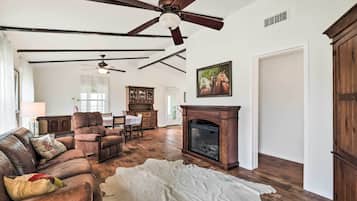 Cottage (2 Bedrooms) | Front of property