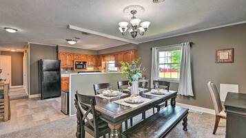 House (2 Bedrooms) | Interior