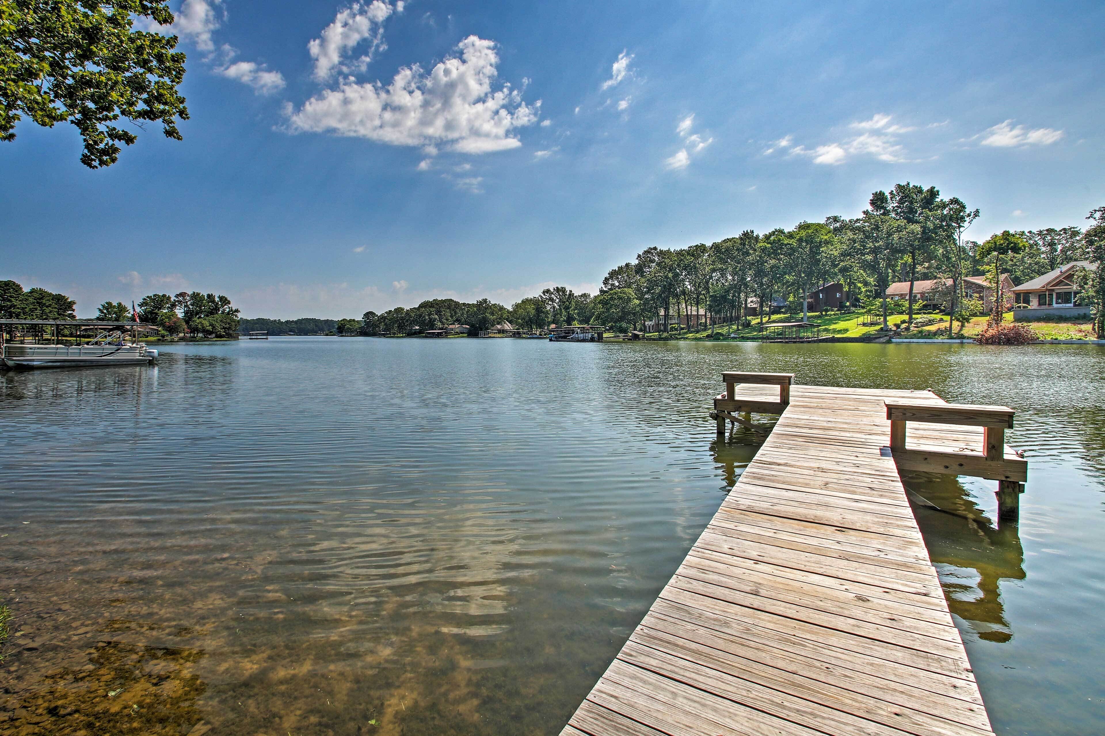 Bright Hot Springs Home w/ Lake Access, Dock!