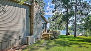 A house with a covered porch, a stone pathway, and a view of a lake. - Dock & Lake Access: Tranquil Home in Hot Springs (Hot Springs)