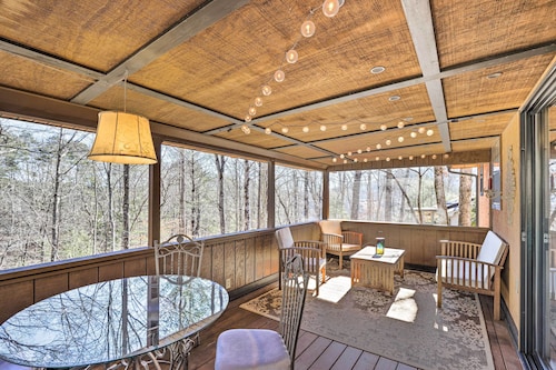Unwind Fireside: Serene Murphy Escape w/ Hot Tub!