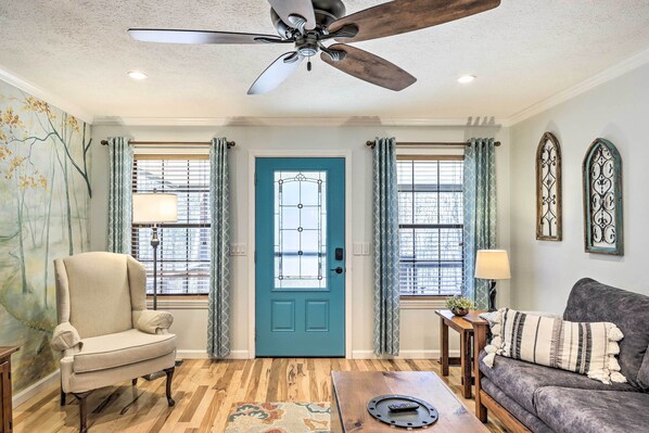 House (2 Bedrooms) | Interior