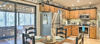 Charming Murphy Escape w/ Fire Pit & Hot Tub!
