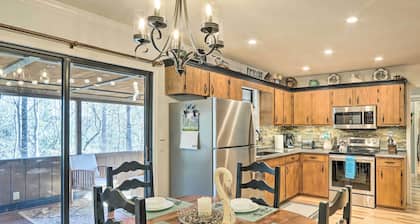 Charming Murphy Escape w/ Fire Pit & Hot Tub!
