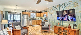 Unwind Fireside: Serene Murphy Escape w/ Hot Tub!