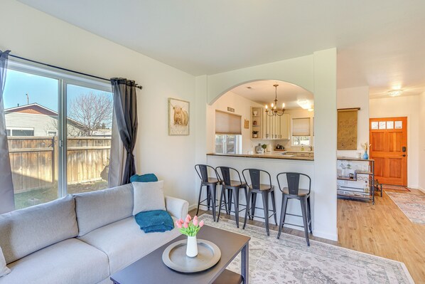 Interior - Charming Bend Home w/ Porch & Yard: Great Location (Bend)