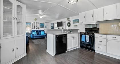 Near Water: Lake Dallas Home w/ Furnished Patio!
