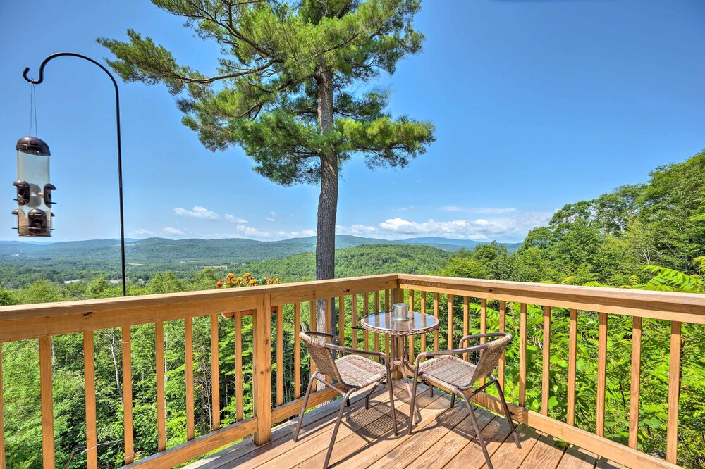 Campton Retreat w/ Mtn Views ~ 3 Mi to Skiing
